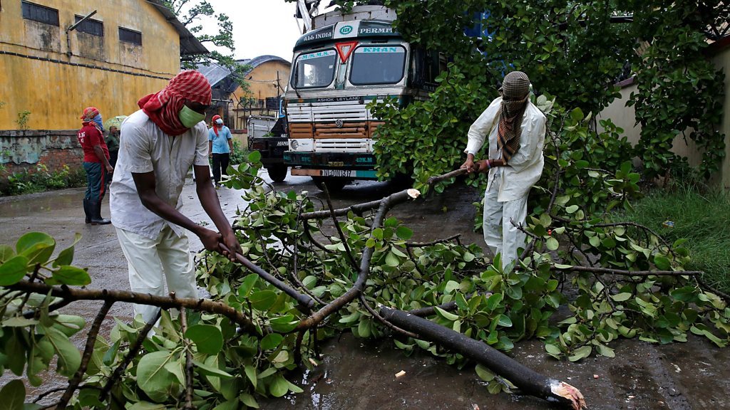 amphan:-kolkata-devastated-as-cyclone-kills-scores-in-india-and-bangladesh